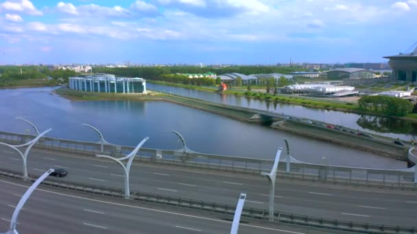 西ペテルスブルグ ロシア 2020年6月7日 西高速直径の空中ビュー パノラマシティだ フィンランド湾とゼニスアリーナスタジアムへのドローン飛行 — ストック動画