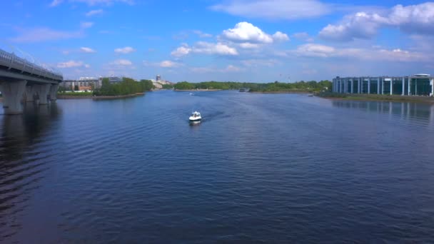 Petersburg Rusia Junio 2020 Vista Aérea Barco Con Dos Chicas — Vídeo de stock