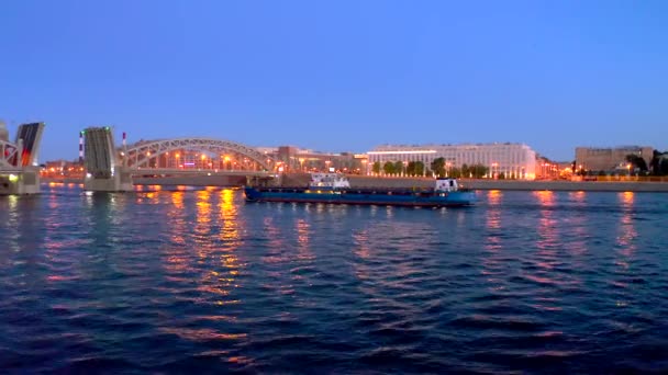 Більшоктінський Міст Чудовий Креслярський Міст Через Річку Неву Санкт Петербурзі — стокове відео