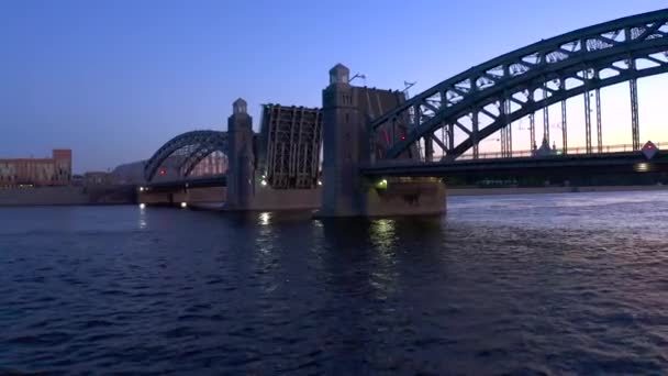 Bolsheokhtinsky Köprüsü Petersburg Daki Neva Nehri Üzerinde Güzel Bir Asma — Stok video