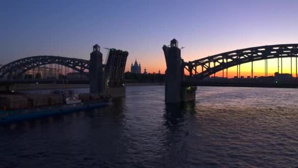 Bolsheokhtinsky Köprüsü Petersburg Daki Neva Nehri Üzerinde Güzel Bir Asma — Stok video