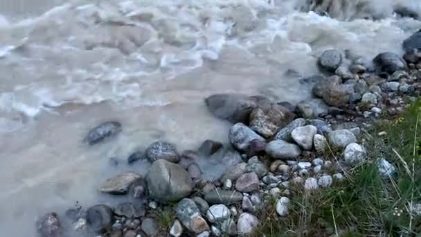 Bouřlivá Horská Řeka Skalnaté Pobřeží Svahy Severního Regionu Elbrus Letecký — Stock video