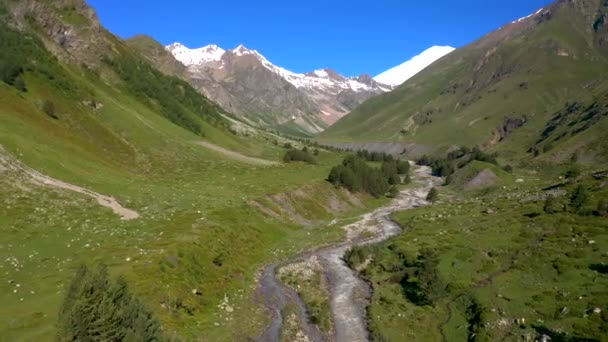 Elbrus Luftaufnahme Einer Wunderschönen Berglandschaft Grüne Felshänge Der Nördlichen Elbrus — Stockvideo