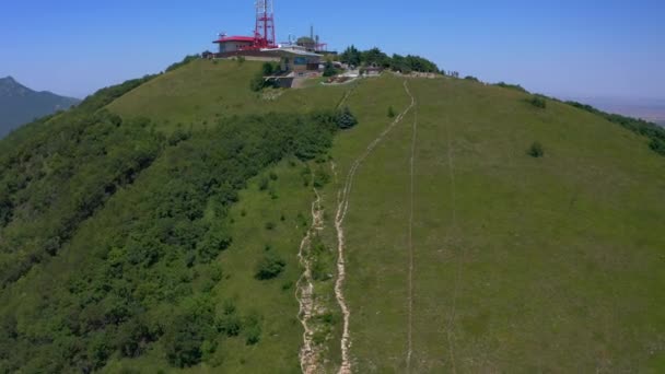 Vista Aérea Uma Bela Vista Torre Radiodifusão Pyatigorsk Topo Montanha — Vídeo de Stock