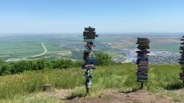 Κατάστρωμα Παρατήρησης Στην Κορυφή Του Βουνού Mashuk Στο Pyatigorsk Πλάκες — Αρχείο Βίντεο