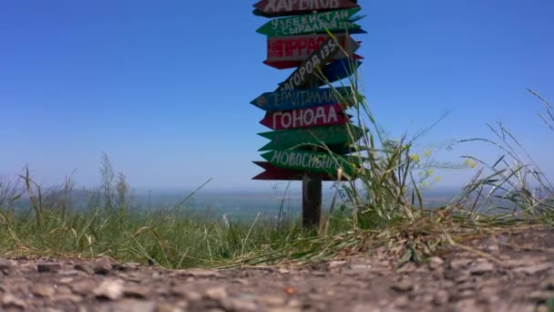 Cubierta Observación Cima Montaña Mashuk Pyatigorsk Placas Punteros Con Los — Vídeo de stock