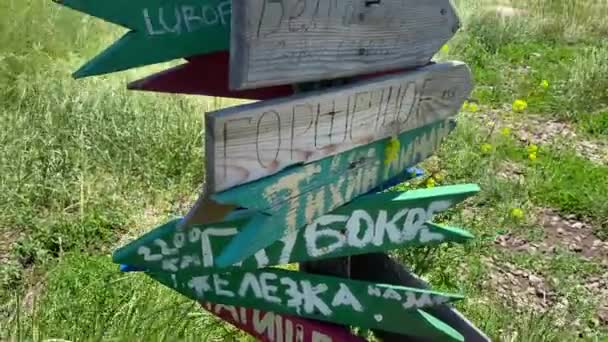 Convés Observação Topo Montanha Mashuk Pyatigorsk Placas Ponteiros Com Nomes — Vídeo de Stock