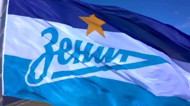 St. Petersburg 'un ana futbol takımı Zenith' in bayrağının havadan görünüşü. Güneşli bir yaz gününde İHA uçuşu.