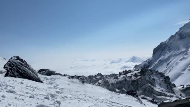 Flygfoto Över Den Snötäckta Kamen Vulkanen Utkanterna Vulkanen Klyuchevskaja Sopka — Stockvideo