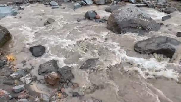 Rio Montanha Tempestuoso Viaje Para Península Kamchatka Água Flui Através — Vídeo de Stock