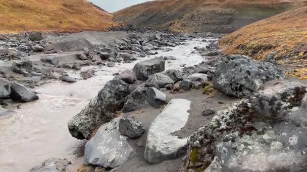 Pequeno Rio Montanha Turbulento Viaje Para Península Kamchatka Riacho Montanha — Vídeo de Stock
