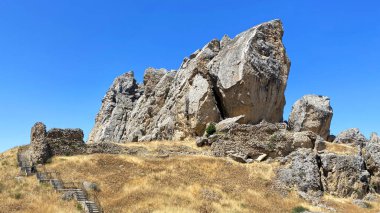 Besthe Mag, Azerbaycan 'da Khidyr Zinda Dağı olarak bilinen bir dağdır. Kutsal bir hediye. Sarı tepenin yamacında büyük bir kaya var..