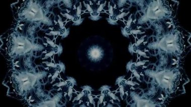 Siyah arka planda sihirli mavi beyaz dantel. Hipnotik soyut arka plan. Yıldız yaratma kavramı. Kutsal mistik geçmiş. Ay ışığı tılsımı.