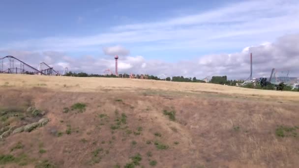 Ar de vagas seis bandeiras Magic Mountain Parque Temático Durante Coronavirus Pandemia Vídeo De Bancos De Imagens