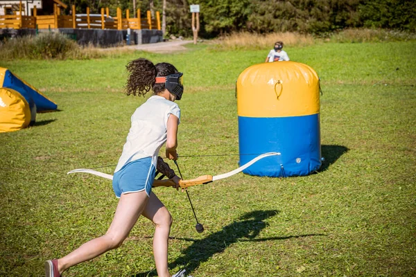Teenage Girl Running Bow Arrow Game Archery Tag — Stock Photo, Image