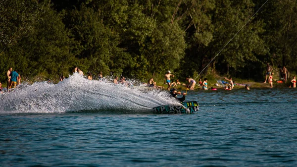 Profesional Wakeboarder Haciendo Preparación Para Truco —  Fotos de Stock