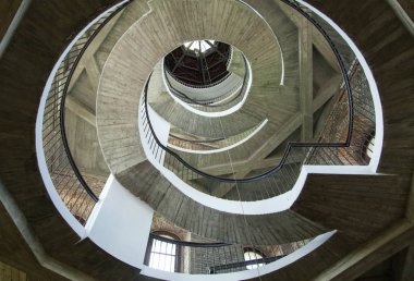 Dairesel merdivenler Frombork Şehir Kulesi (Polonya tepesine lider). 