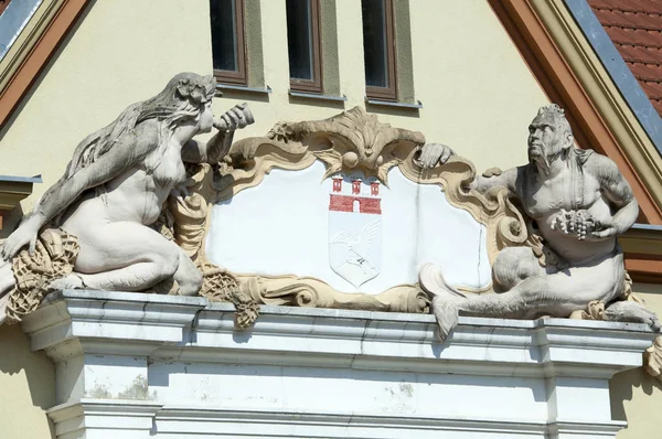 Die Außenfassade Des Gebäudes Mit Dem Wappen Der Stadt Zoppot — Stockfoto