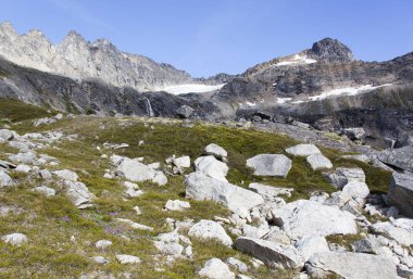 Devil's Punchbowl 1100 metre deniz seviyesinden (Skagway, Alaska doğal görünümünü).