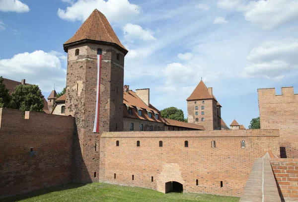 Château Historique Malbork Xiiie Siècle Ordre Teutonique Avec Drapeau Polonais — Photo