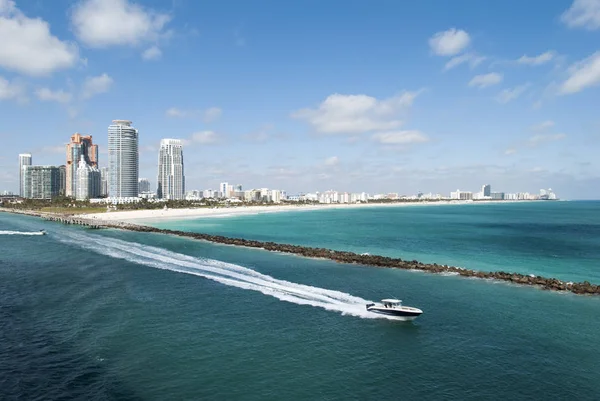 Barco Que Sale South Pointe Beach Popular Zona Turística Miami — Foto de Stock