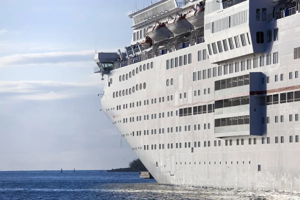 Nassau Şehir Port Bahamalar Bir Cruise Gemisi Alacakaranlıkta Görünümü Demirleyen — Stok fotoğraf