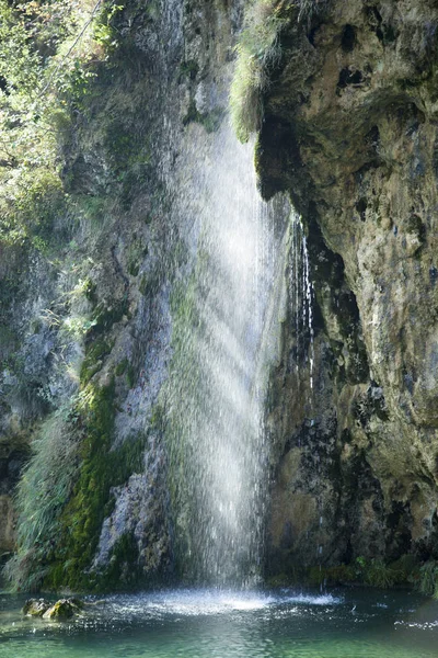 Pequeña Cascada Una Luz Mañana Parque Nacional Los Lagos Plitvice — Foto de Stock