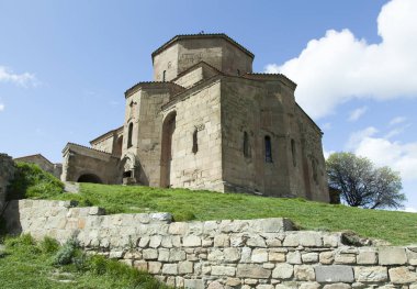 Mtsheta tarihi kente bakan altıncı yüzyılda Gürcü Ortodoks Jvari Manastırı.