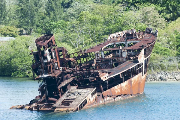 Rostig Sunken Ship Kvar Som Turistattraktion Roatan Island Honduras — Stockfoto