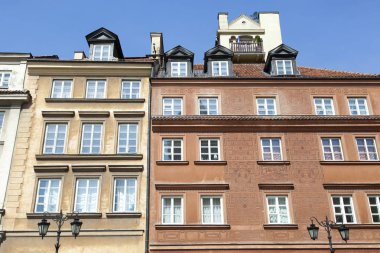 Renkli yapay olarak yeniden oluşturulan Varşova eski şehirde (Polonya büyük görünmesini evler).