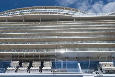 Dev cruise liner soyut görünümünü Nassau (Bahamalar demirleyen).