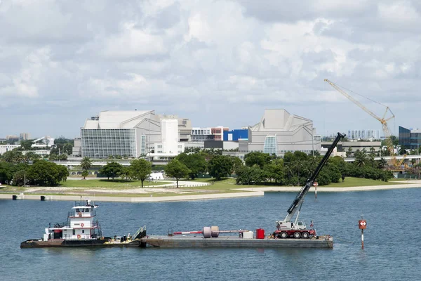 Vue Remorqueur Plate Forme Dérivante Avec Une Grue Dans Centre — Photo