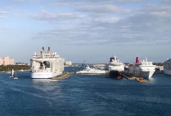 Navios Cruzeiro Atracados Porto Nassau Porto Escala Mais Popular Caribe — Fotografia de Stock