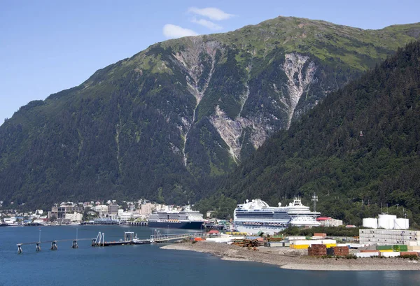 Vista Industrial Del Puerto Juneau Con Centro Ciudad Segundo Plano — Foto de Stock