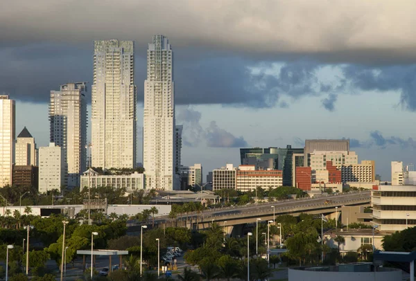 Nuvole Colorate Sopra Skyline Del Centro Miami Una Prima Luce — Foto Stock