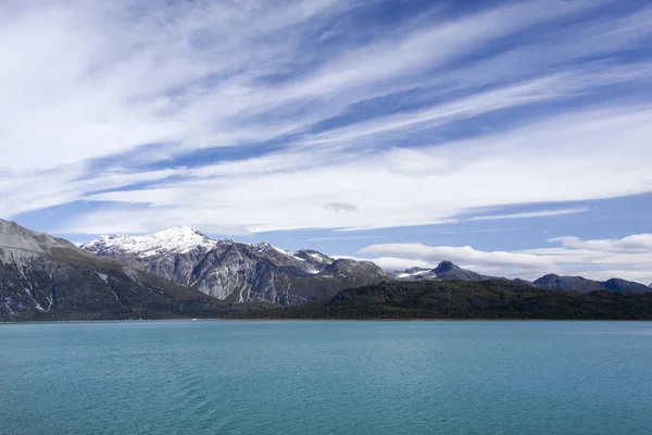 Kilátás Festői Felhők Hegyvidéki Partvidékre Glacier Bay Nemzeti Park Alaszka — Stock Fotó