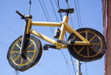 Saint John şehir bina bir dış (New Brunswick olarak asılı ahşap Bisiklet).