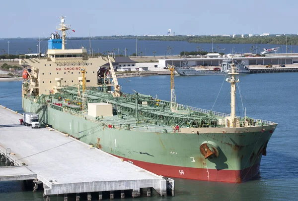 Grön Färg Tankfartyget Förtöjd Cape Canaveral Stadsport Florida — Stockfoto