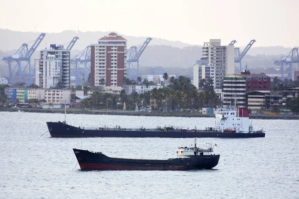 Ranní Pohled Průmyslové Lodě Unášení Poblíž Dvojtečka Přístavní Město Panamě — Stock fotografie