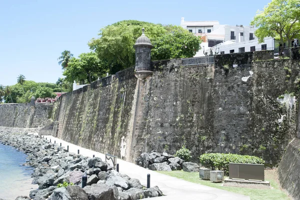 Старая городская стена Сан-Хуана — стоковое фото