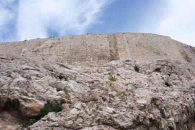 Akropolis Atina mağaralar ve duvar