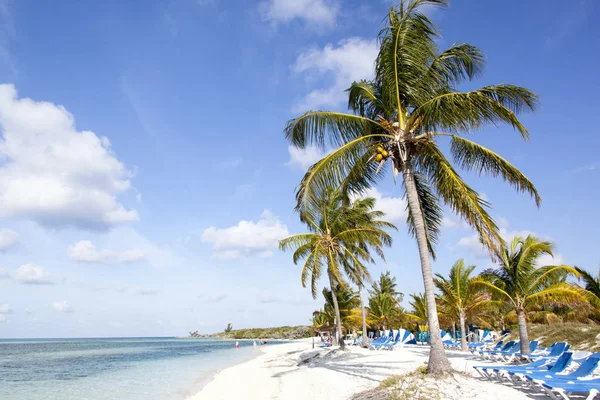 Spiaggia turistica dell'isola dei Caraibi — Foto Stock