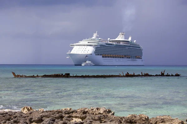 Grand Cayman Island hajók — Stock Fotó