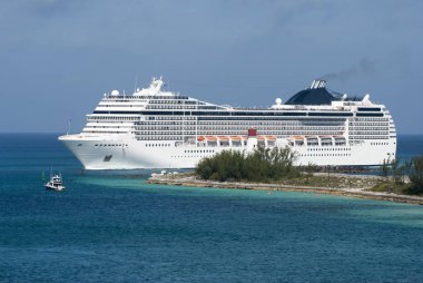 Yolcu gemisi Nassau 'ya varıyor.