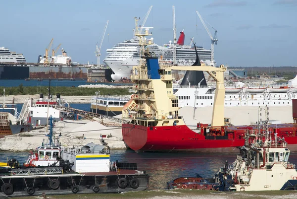 Havenmachines van Grand Bahama Island — Stockfoto