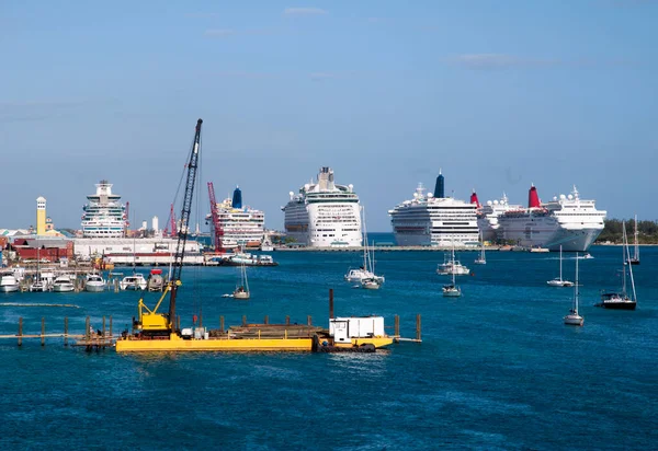 Seis Navios Cruzeiro Atracados Nassau Porto Escala Mais Popular Caribe — Fotografia de Stock