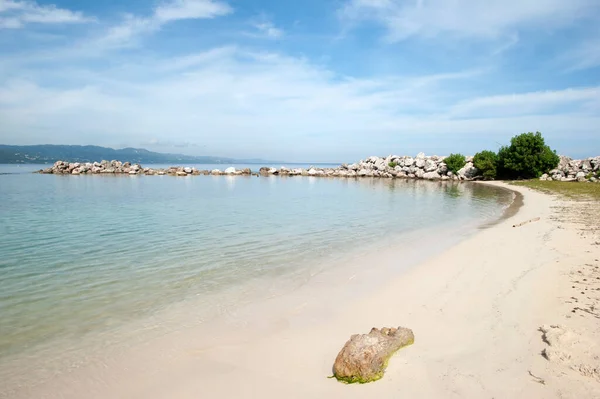 Spiaggia Vuota Con Frangiflutti Nella Località Turistica Montego Bay Giamaica — Foto Stock