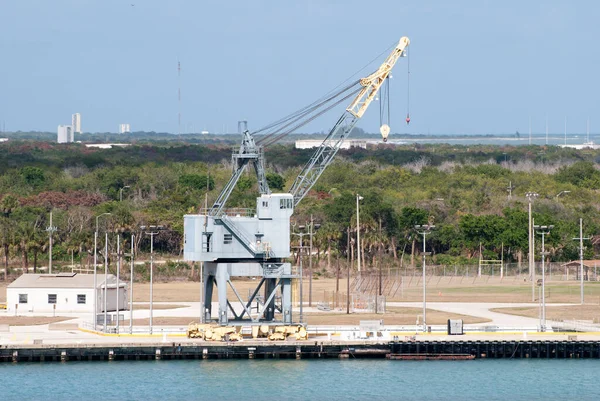 Port Canaveral Kran Och Floridas Kust Bakgrund Cape Canaveral Florida — Stockfoto