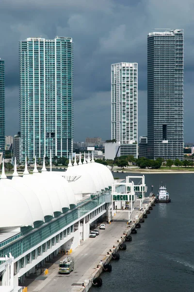 Bewolkte Ochtend Uitzicht Van Een Lege Cruiseschip Terminal Pier Miami — Stockfoto