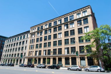 Pazar sabahı Boston 'daki boş yaz caddesi (Massachusetts).